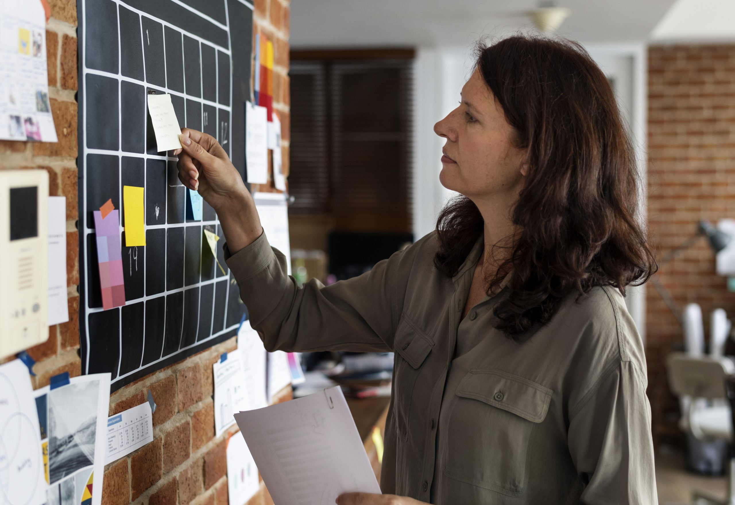 A person planning using a calendar a post it notes